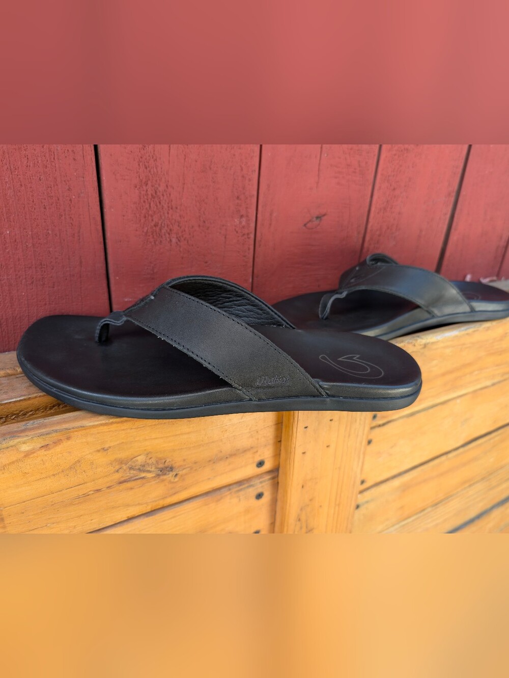 OluKai Men's Black Leather Thong Sandals